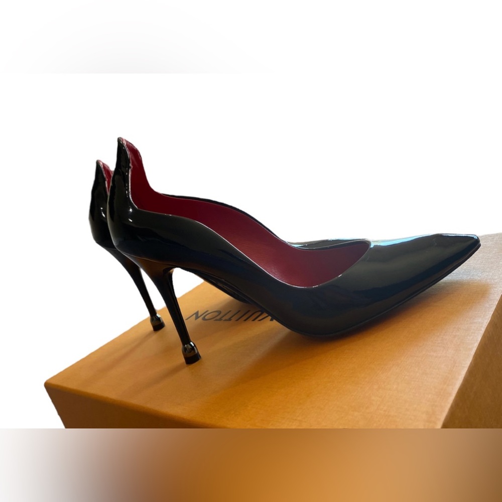Charles Jourdan Black Patent Leather Stillettos